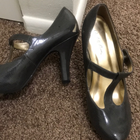 Closed toe heels - Picture 1 of 3